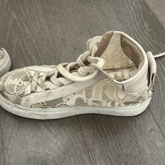CHLOÉ
Lauren Beige Lace High Top Sneaker - Picture 8 of 8